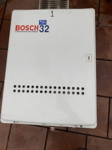 Bosch 32L KM3211WH. natural gas commercial HWS