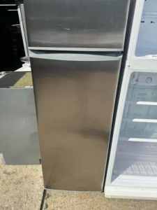 Fisher and paykel 248 Litres Fridge Freezer.