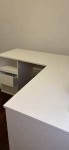 Corner desk white