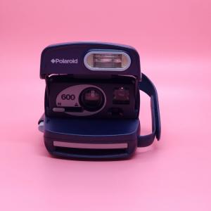 Polaroid 600 with close up lens. Instant Camera. 6 Month Warranty 