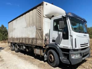 Iveco Truck Tautliner with side lift removal delivery