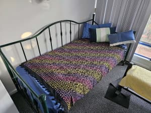 Day Bed with mattress ans slats