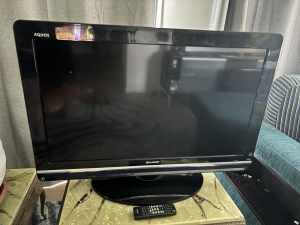 Sharp Aquos 32 INCH With Remote, great condition 