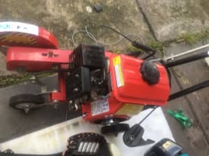 CHAINSAW/EDGER/2BLOWERS/2SNIPPERS $50