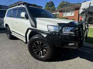 Landcruiser wheels and tyres