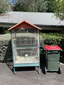 Bird Cage in excellent condition