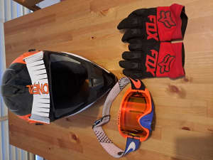 Oneal motorbike helmet. Oakley goggles. Fox gloves
