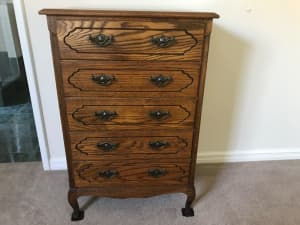 Oak chest of drawers