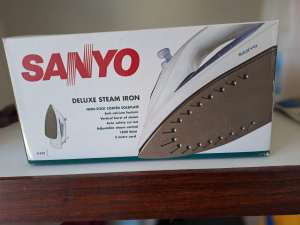 SANYO 1800W Deluxe Steam Iron - Brand New - MUST BE GONE ASAP