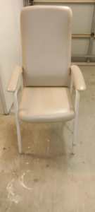 Hospital style sitting chair 