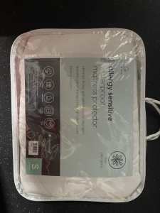 King single bed mattress protector new unused