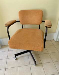Retro metal upholstered office chair