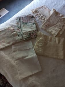 Retro laced/embroidered pillow cases