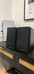 EDIFIER R1700bt speakers