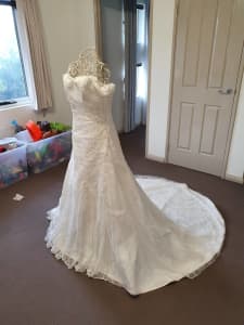 Wedding Gown French Lace size 10-12