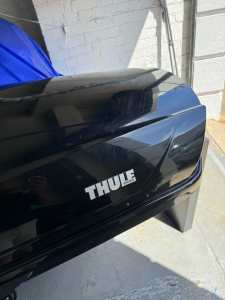 Thule 800 Motion Roof Carrier