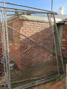 Temporart cyclone fence panels & gates