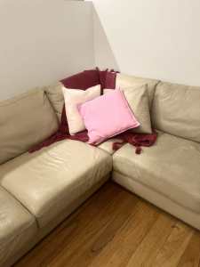 FREE fanuli couch/lounge/sofa