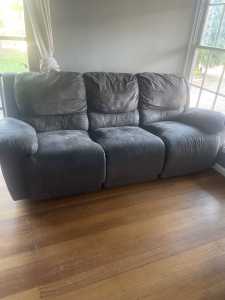 3x seater couch NEED GONE ASAP $150 ONO