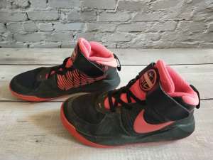 Nike Team Hustle Black & Pink Kids Basketball Shoes - UK 13.5. / 20cm