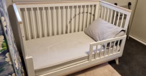 Babyletto 3 in 1 cot and changer dresser set