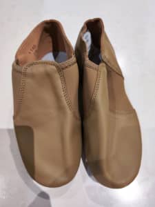 brand new jazz shoes size 33