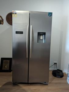 Hisense 610litre side by side fridge/freezer - price dropped