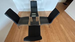 Dinning table for sale 