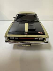 1:18 Classic Carlectables 1971 E38 R/T Charger Blonde Olive ‘Big Tank’