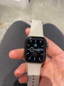 Like New Apple Watch Series 6 40mm LTE Stainless Case - Phonebot