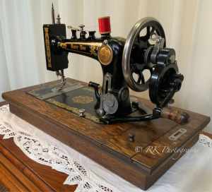 Sold Pending - Stunning Busy Bee Antique VS Hand Crank Sewing Machine.