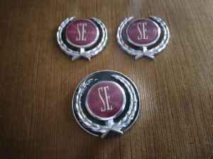 Chrysler Valiant SE wreath badges X3 VG