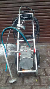 LARGE AIRLESS 2 HORSE POWER WITH GUN AND HOSE