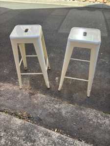 Matt Blatt white/cream metal bar stools