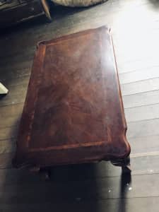 Timber coffee Table ( Good Condition￼ )