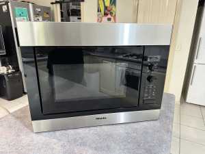 Miele M 8260 Built-in Microwave Oven