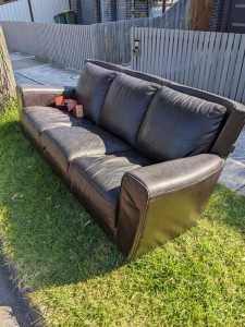 BLACK LEATHER COUCH FREE ON STREET 