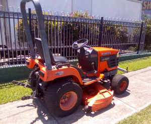Kubota BX1830 4wd compact tractor with mowing deck