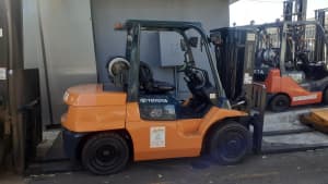 Toyota 4 ton container entry forklift 4.3m mast 1.8m long tynes Fairfield East Fairfield Area Preview