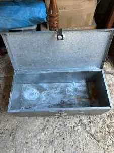 Metal Tool Box in good condition