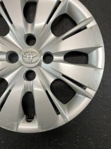 ONE Genuine Toyota YARIS 12-14 Wheel Cover,Hub Cap,15 inch.FAIR COND.