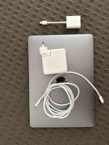 MacBook Pro, 13 inch with new cable in excellent condition