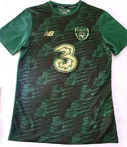 Irish Soccer T Shirt - Small Mens