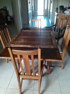ANTIQUE ENGLISH OAK DINING TABLE AND CHAIRS 