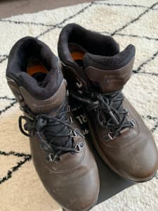 size 10 hiking boots