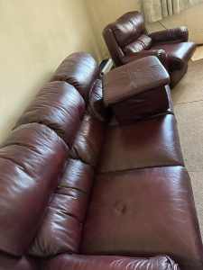 3-seater leather lounge with 2 armchairs and ottoman