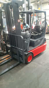 Linde container mast electric forklift 1.6 ton 4.77m mast good battery Fairfield East Fairfield Area Preview