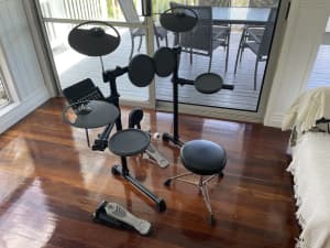 Yamaha DTX 450K Electronic Drum Kit with stool, drum kit and books