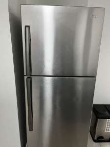 422 Lt LG Refrigerator Free 