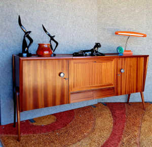 MID CENTURY retro sideboard/buffet/record cabinet 